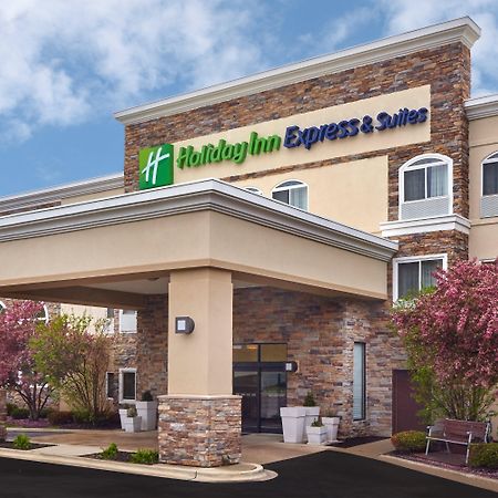 Holiday Inn Express & Suites Chicago-Libertyville, An Ihg Hotel Exterior photo