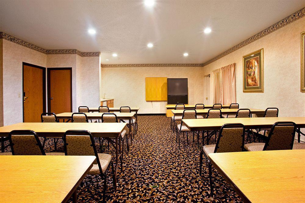 Holiday Inn Express & Suites Chicago-Libertyville, An Ihg Hotel Facilities photo